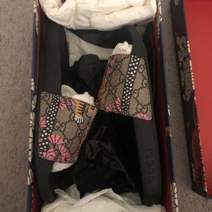 Gucci slides AUTHENTIC